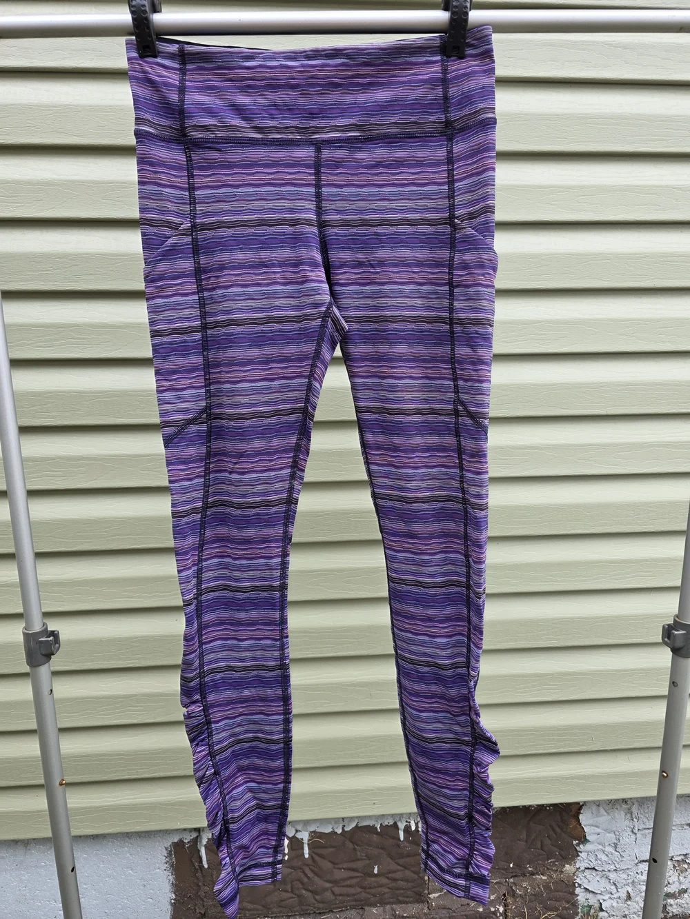 Size 6 Lululemon Women's Purple Space-Dye Active Leggings Athletic